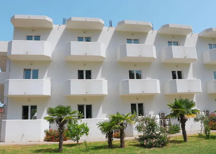 Hotel Velipoja Village
